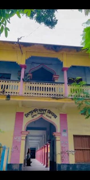 নবাগত শিক্ষার্থীদের ফুল দিয়ে বরণ❤️